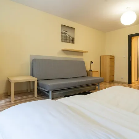 By Bookinghost Apartman *