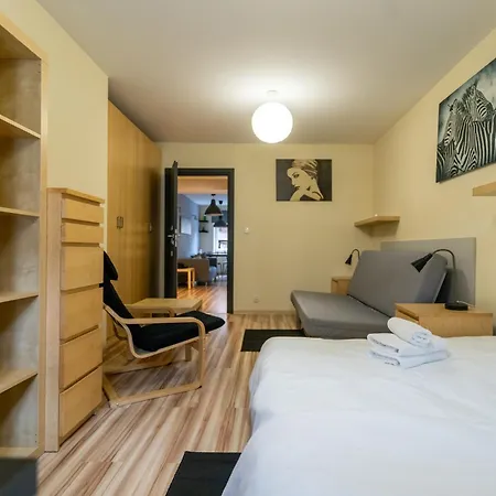 Apartmán By Bookinghost